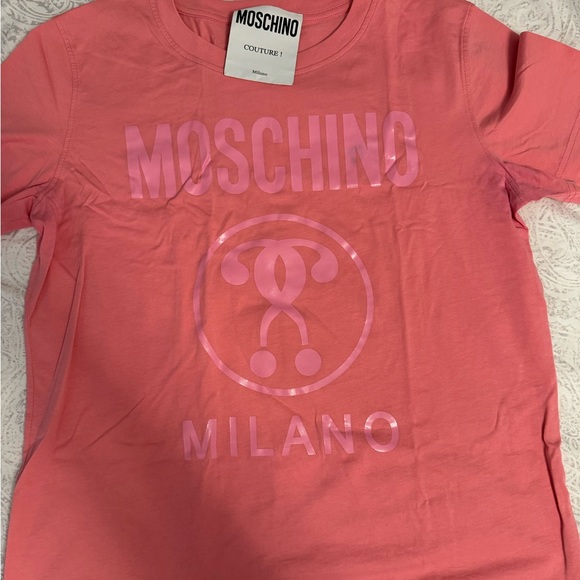 Authentic moschino t shirt, light stain on the N, barely noticeable. - Picture 8 of 8
